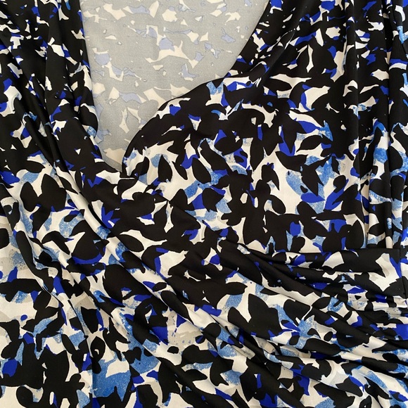 Long sleeve, ruched at waist cross over top. XL pretty print, great condition - Picture 5 of 7